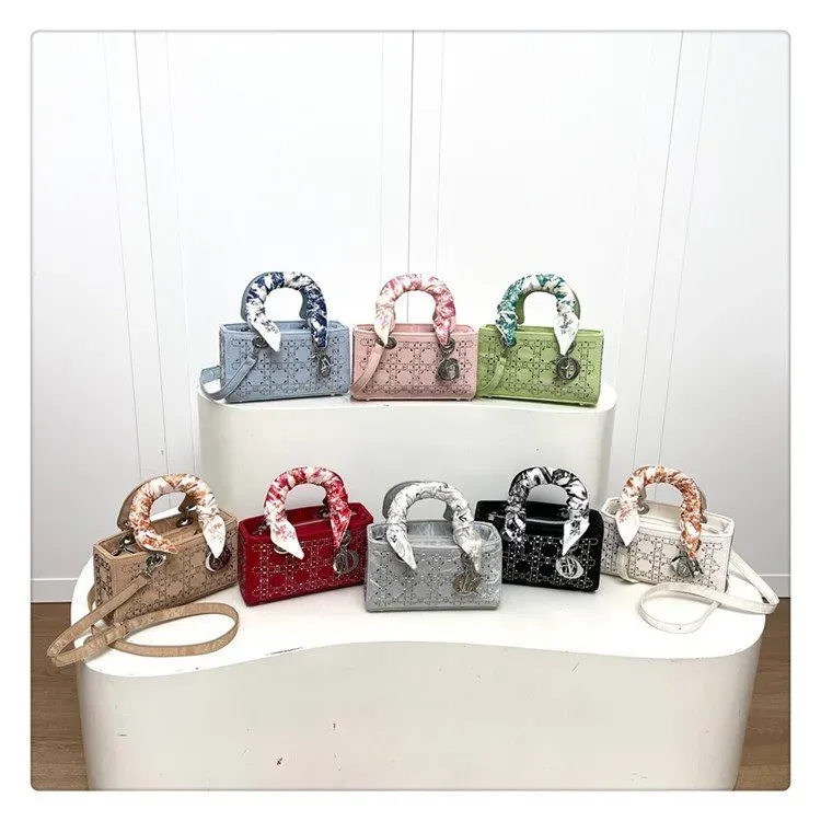 Tas Selempang Wanita Bahan PU Sintetis Model Quilted Warna Hitam Bentuk Kotak Harga Grosir