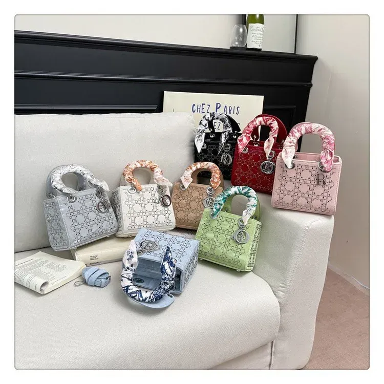 Tas Selempang Wanita Bahan PU Sintetis Model Quilted Warna Hitam Bentuk Kotak Harga Grosir