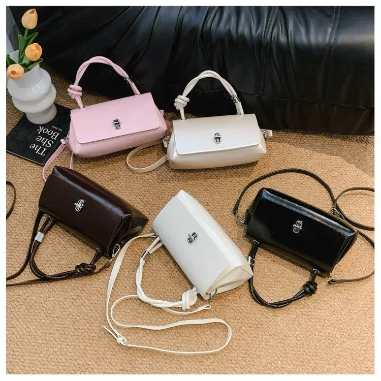 Tas Selempang Wanita Bahan PU Sintetis Model Quilted Warna Hitam Bentuk Kotak Harga Grosir