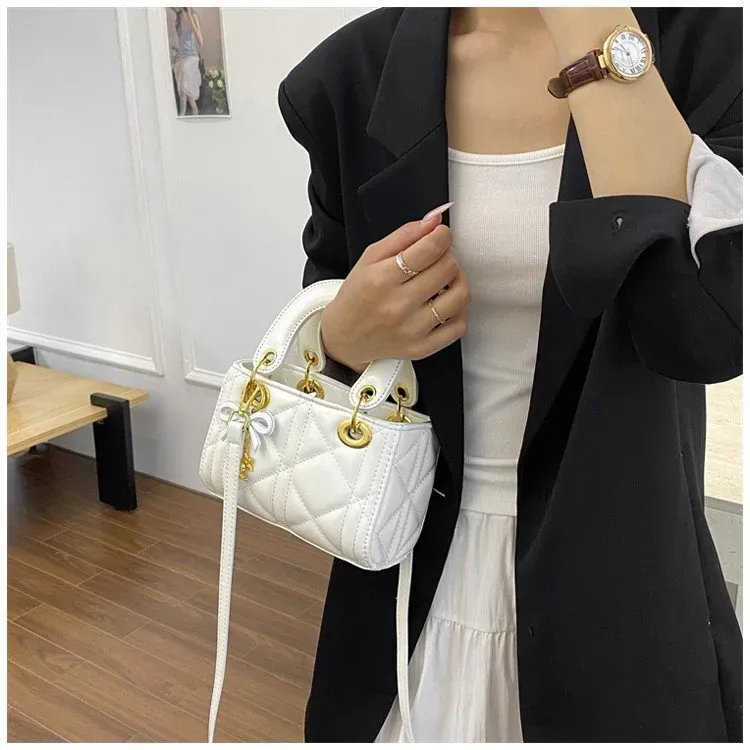 Tas Selempang Wanita Bahan PU Sintetis Model Quilted Warna Hitam Bentuk Kotak Harga Grosir