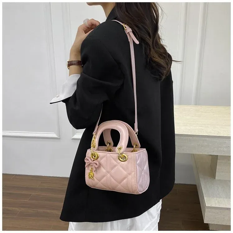 Tas Selempang Wanita Bahan PU Sintetis Model Quilted Warna Hitam Bentuk Kotak Harga Grosir