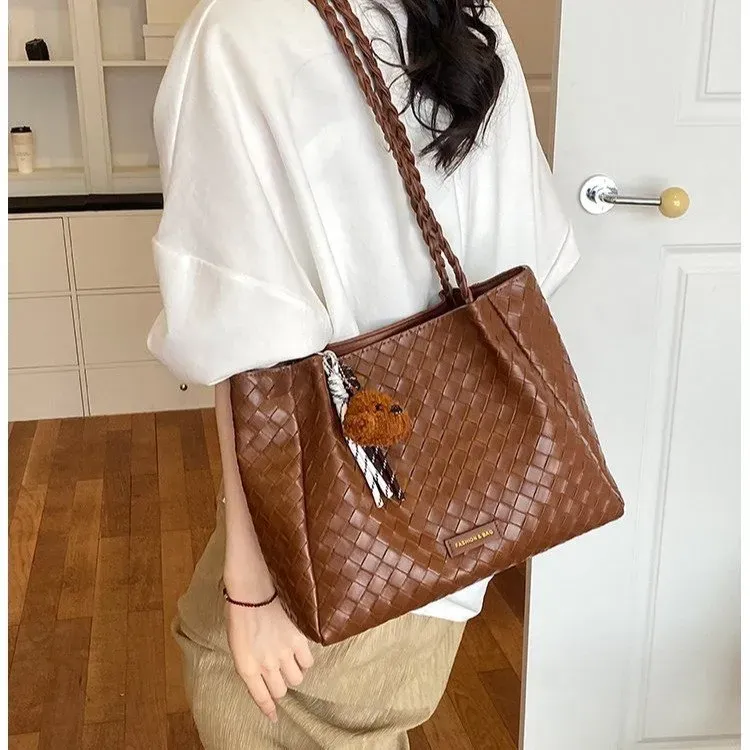 Tas Selempang Wanita Bahan PU Sintetis Model Quilted Bentuk Kotak Tali Lebar Grosir Import
