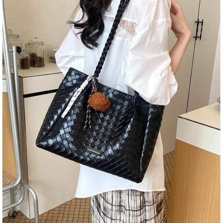 Tas Selempang Wanita Bahan PU Sintetis Model Quilted Bentuk Kotak Tali Lebar Grosir Import