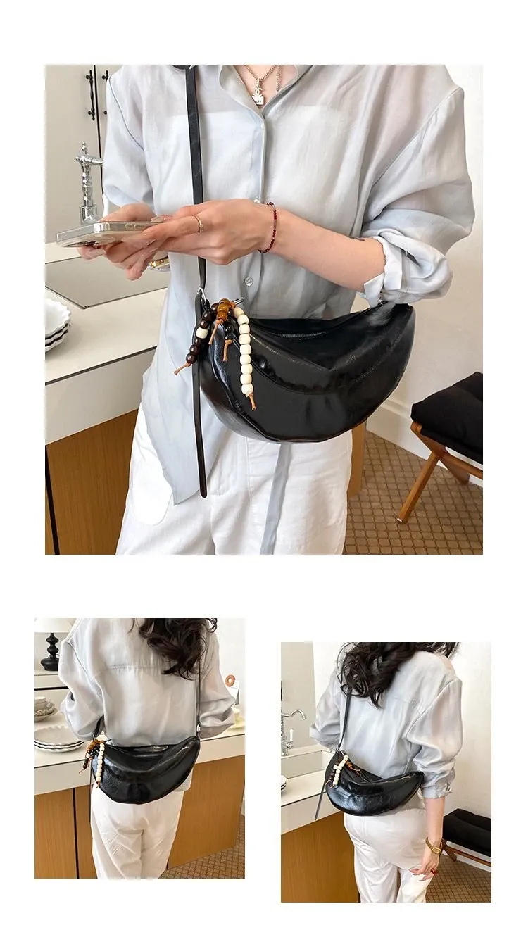 Tas Selempang Wanita Bahan PU Sintetis Polos Warna Hitam Bentuk Crescent Tali Dengan Gantungan