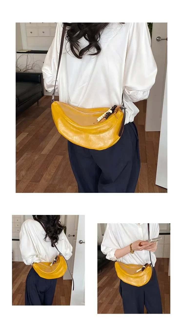Tas Selempang Wanita Bahan PU Sintetis Polos Warna Hitam Bentuk Crescent Tali Dengan Gantungan