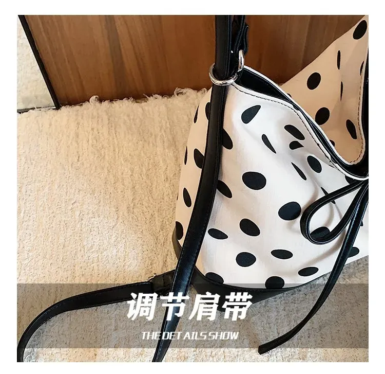 Tas Selempang Wanita Bahan PU Sintetis Motif Polkadot Bentuk Crescent Tali Grosir Import