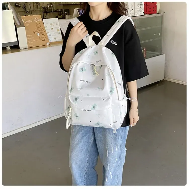 Tas Ransel Wanita Bahan Nylon Motif Print Warna Putih Bentuk Kotak Tali Lebar Resleting Grosir