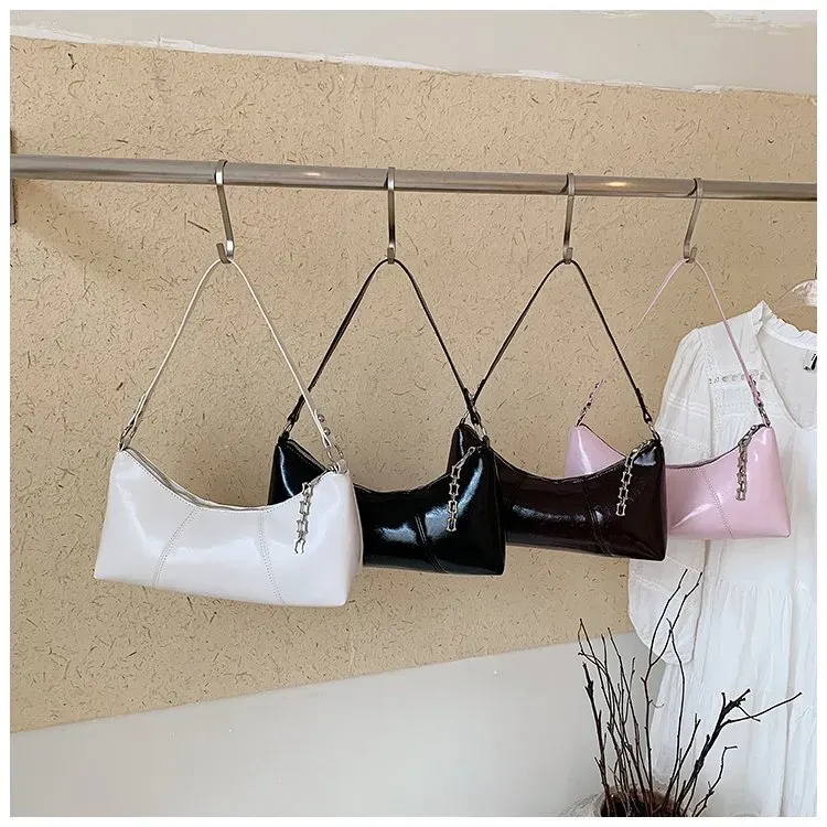 Tas Selempang Wanita Bahan PU Sintetis Polos Warna Hitam Model Hobo Tali Rantai Grosir Import kategori tas selempang grosir