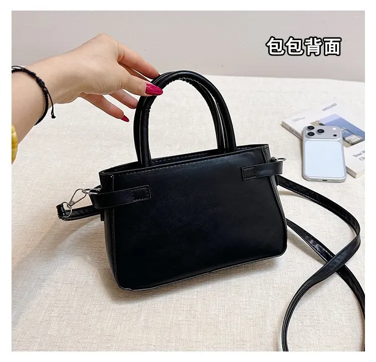 Tas Selempang Wanita Bahan PU Sintetis Motif Print Warna Hitam Bentuk Kotak Tali Harga Grosir
