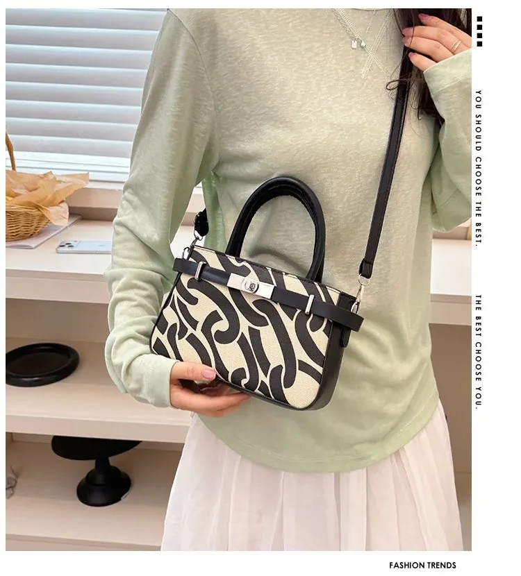 Tas Selempang Wanita Bahan PU Sintetis Motif Print Warna Hitam Bentuk Kotak Tali Harga Grosir