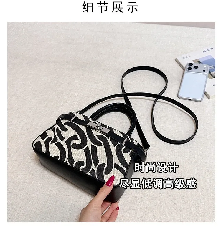 Tas Selempang Wanita Bahan PU Sintetis Motif Print Warna Hitam Bentuk Kotak Tali Harga Grosir