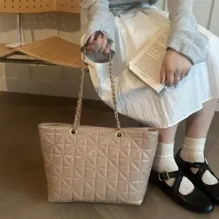 Tas Selempang Wanita Bahan Kain Model Quilted Warna Beige Bentuk Kotak Tali Grosir Import