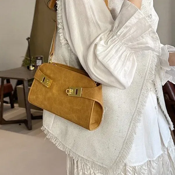 Tas Selempang Wanita Bahan PU Sintetis Model Quilted Warna Merah Bentuk Kotak Grosir Import