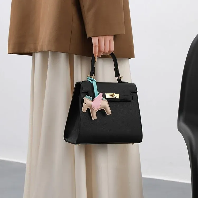 Tas Selempang Wanita Bahan PU Sintetis Polos Warna Putih Bentuk Kotak Tali Dengan Gantungan