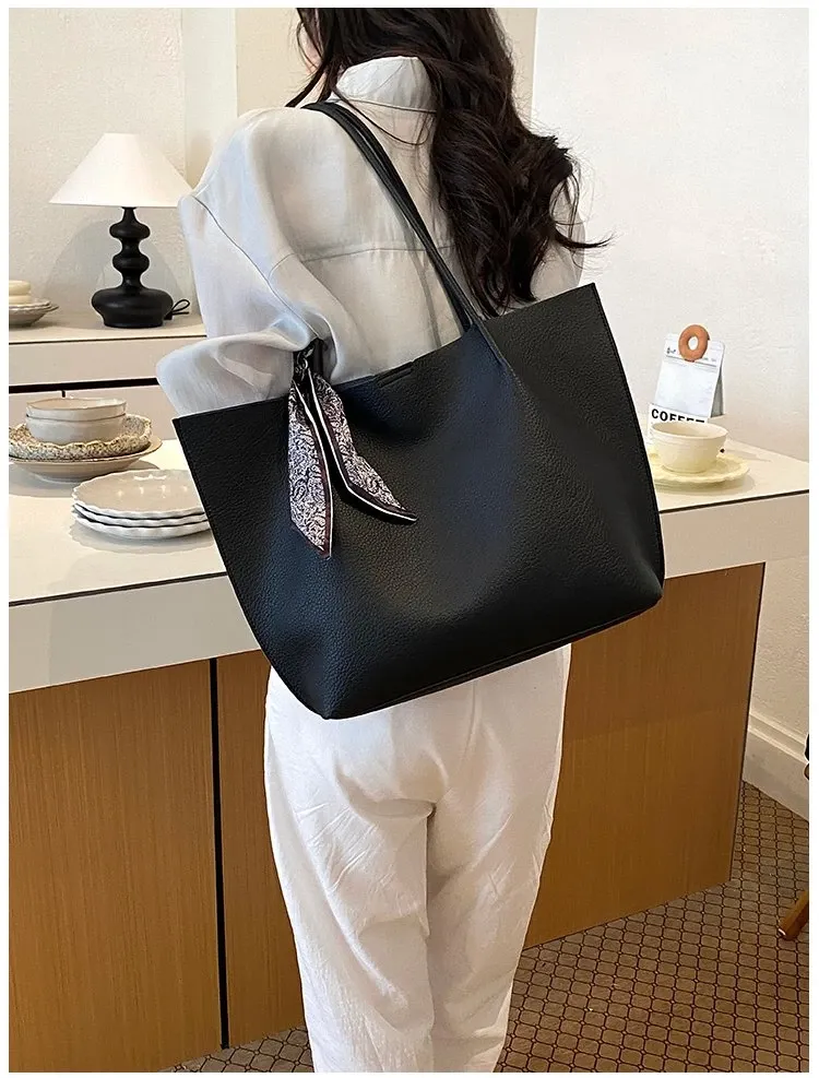 Tas Selempang Wanita Bahan PU Sintetis Polos Warna Hitam Bentuk Kotak Tali Katalog Grosir