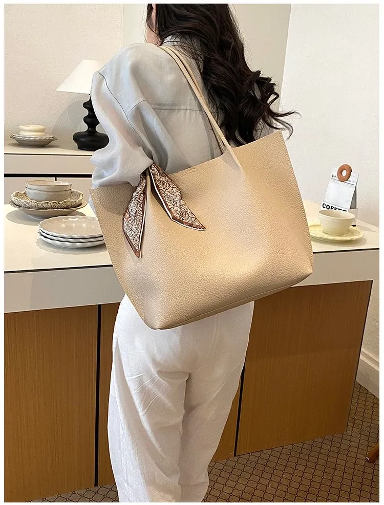 Tas Selempang Wanita Bahan PU Sintetis Polos Warna Hitam Bentuk Kotak Tali Katalog Grosir