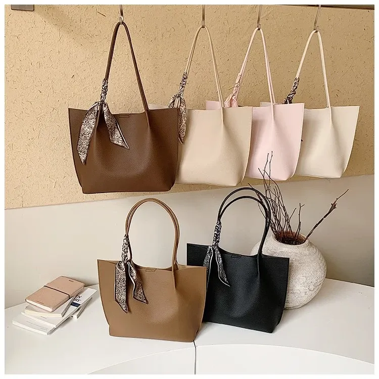 Tas Selempang Wanita Bahan PU Sintetis Polos Warna Hitam Bentuk Kotak Tali Katalog Grosir