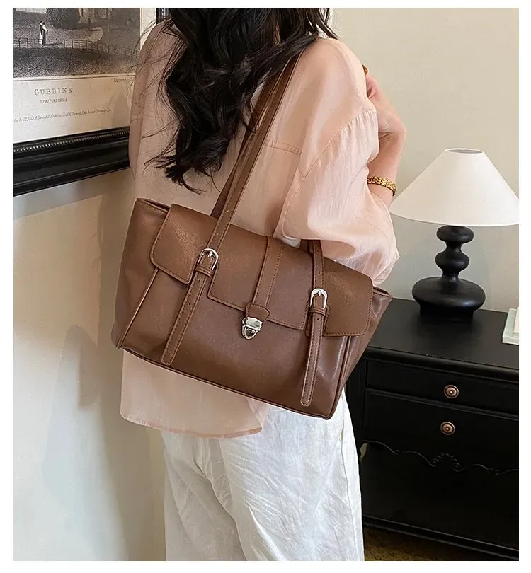 Tas Selempang Wanita Bahan PU Sintetis Polos Warna Hitam Bentuk Kotak Tali Lebar Stok Grosir