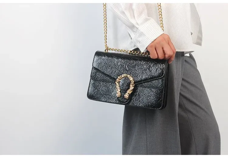 Tas Selempang Wanita Bahan PU Sintetis Model Quilted Warna Hitam Bentuk Kotak Model Flap