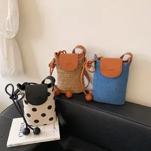Tas Selempang Wanita Bahan PU Sintetis Motif Polkadot Warna Putih Bentuk Bulat Grosir Import
