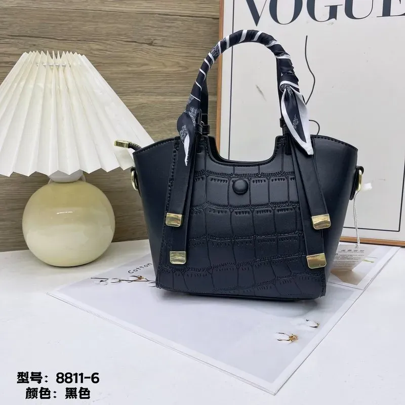 Tas Selempang Wanita Bahan PU Sintetis Motif Print Warna Hitam Bentuk Kotak Tali Resleting