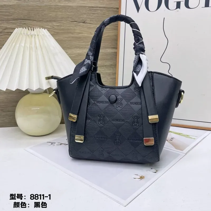 Tas Selempang Wanita Bahan PU Sintetis Motif Print Warna Hitam Bentuk Kotak Tali Resleting