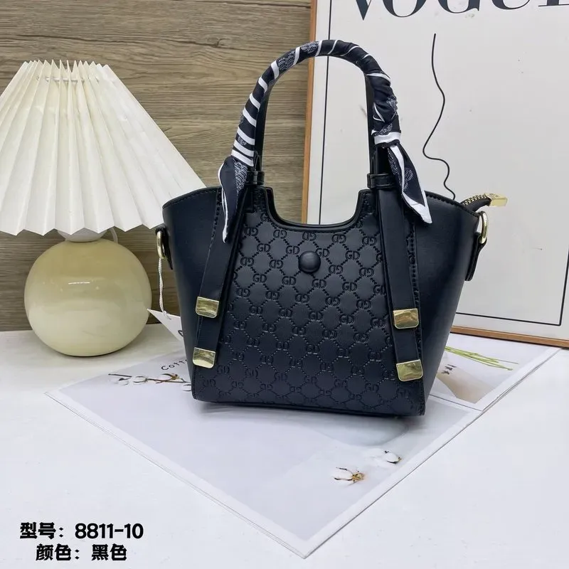 Tas Selempang Wanita Bahan PU Sintetis Motif Print Warna Hitam Bentuk Kotak Tali Resleting