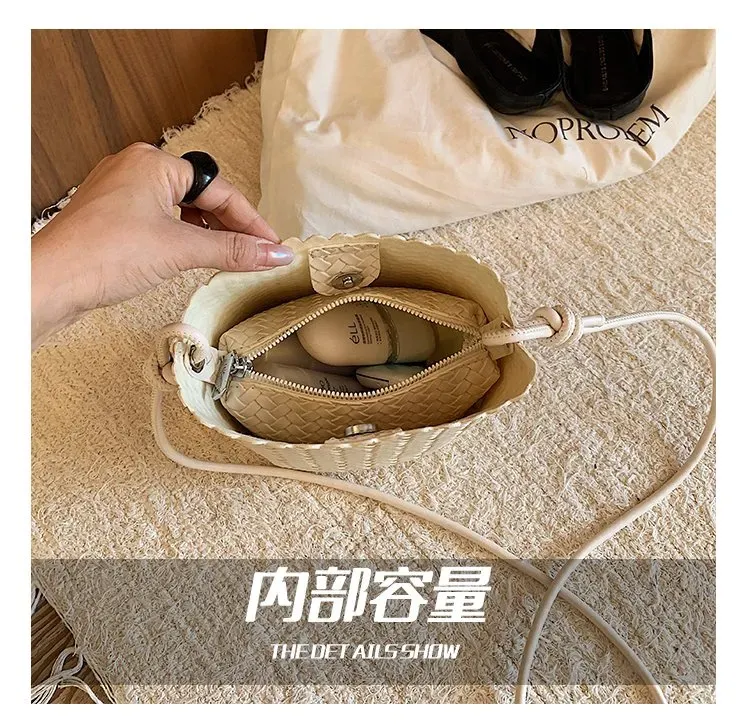 Tas Selempang Wanita Bahan PU Sintetis Tekstur Anyam Warna Hitam Bentuk Kotak Resleting Grosir