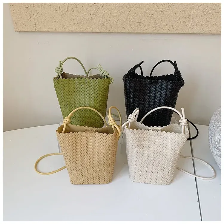 Tas Selempang Wanita Bahan PU Sintetis Tekstur Anyam Warna Hitam Bentuk Kotak Resleting Grosir