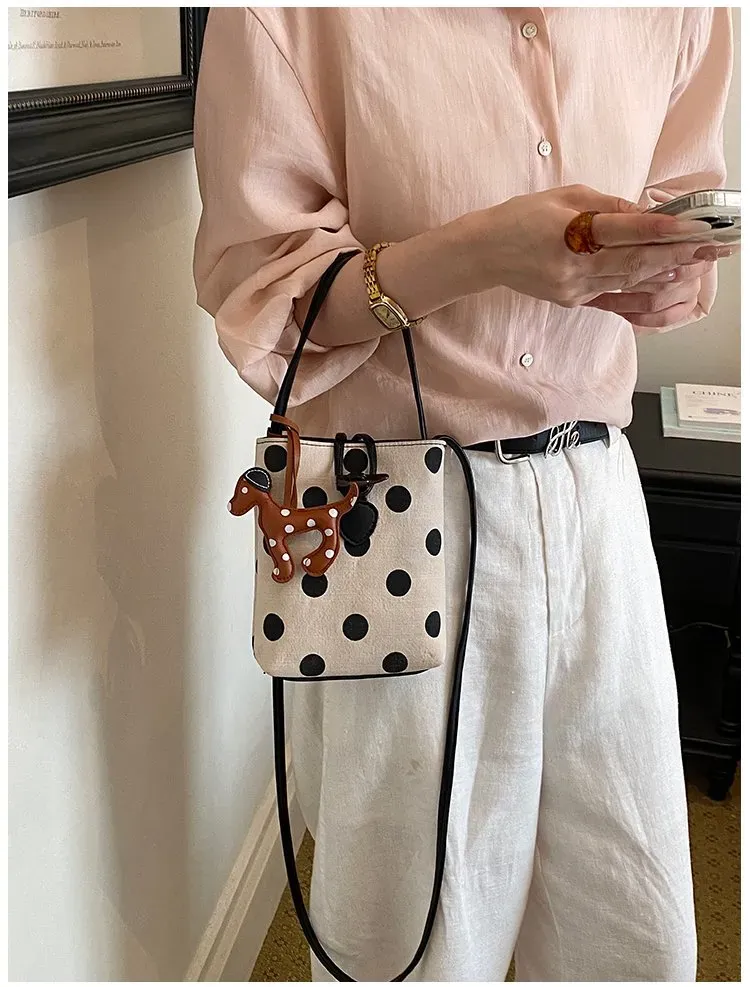 Tas Selempang Wanita Bahan PU Sintetis Motif Polkadot Warna Hitam Bentuk Kotak Resleting