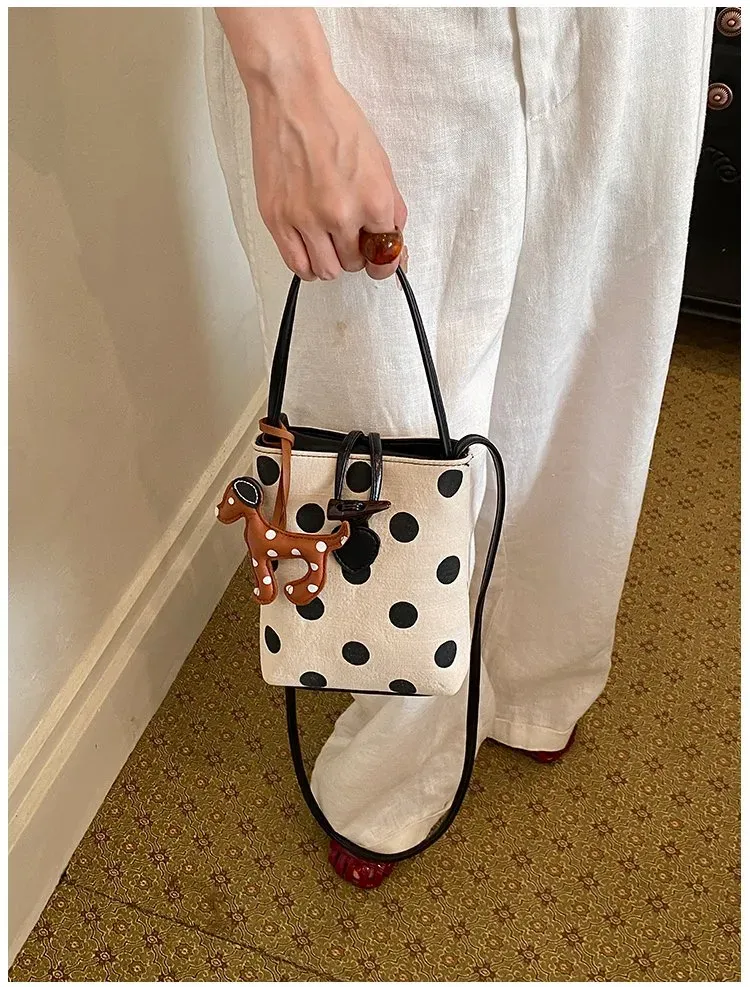 Tas Selempang Wanita Bahan PU Sintetis Motif Polkadot Warna Hitam Bentuk Kotak Resleting