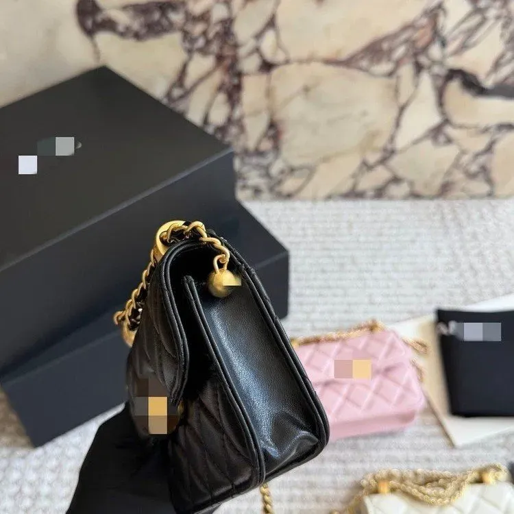 Tas Selempang Wanita Bahan PU Sintetis Model Quilted Warna Hitam Bentuk Kotak Pilihan Reseller