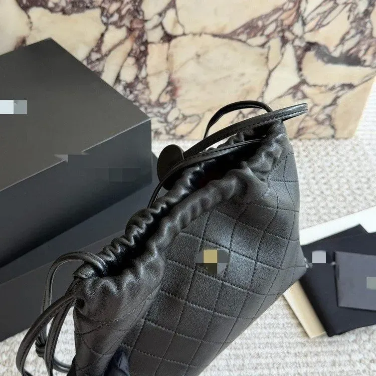 Tas Selempang Wanita Bahan PU Sintetis Model Quilted Warna Hitam Bentuk Kotak Pilihan Reseller
