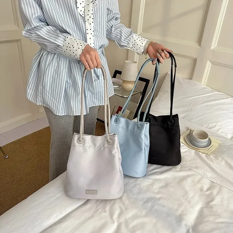 Tas Selempang Wanita Bahan PU Sintetis Polos Warna Hitam Bentuk Kotak Tali Model Import