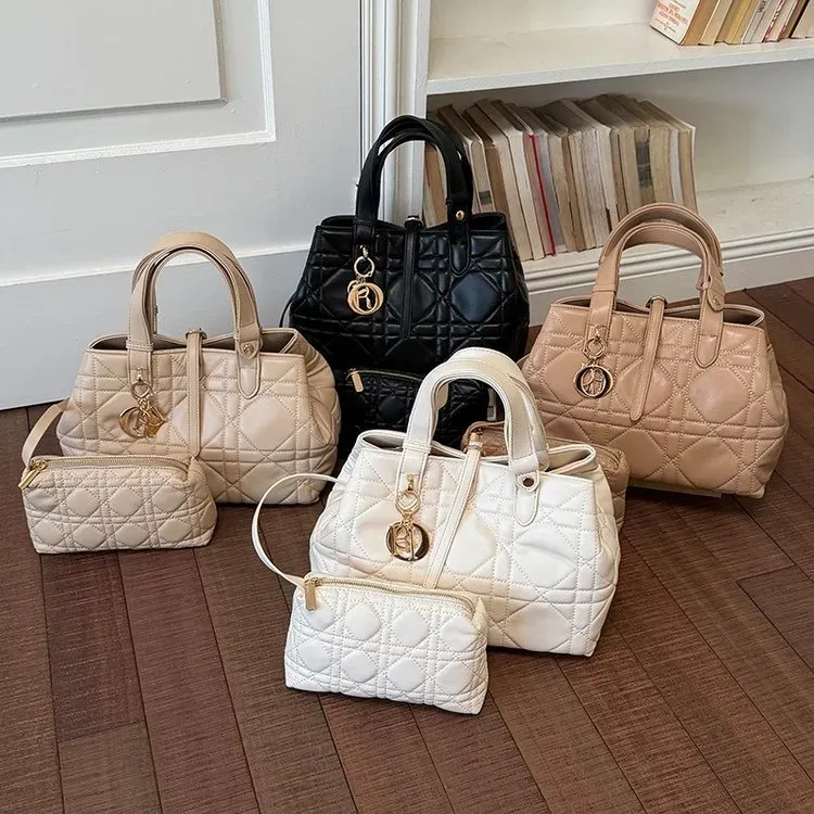 Tas Selempang Wanita Bahan PU Sintetis Polos Warna Hitam Bentuk Kotak Tali Model Import