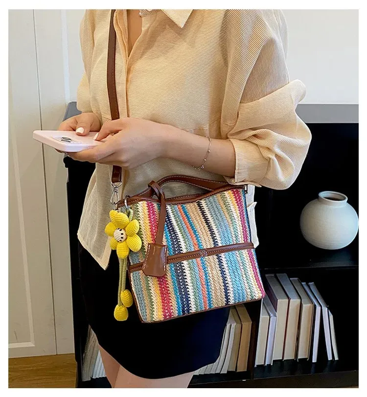 Tas Selempang Wanita Bahan PU Sintetis Motif Garis Bentuk Kotak Tali Panjang Resleting Grosir
