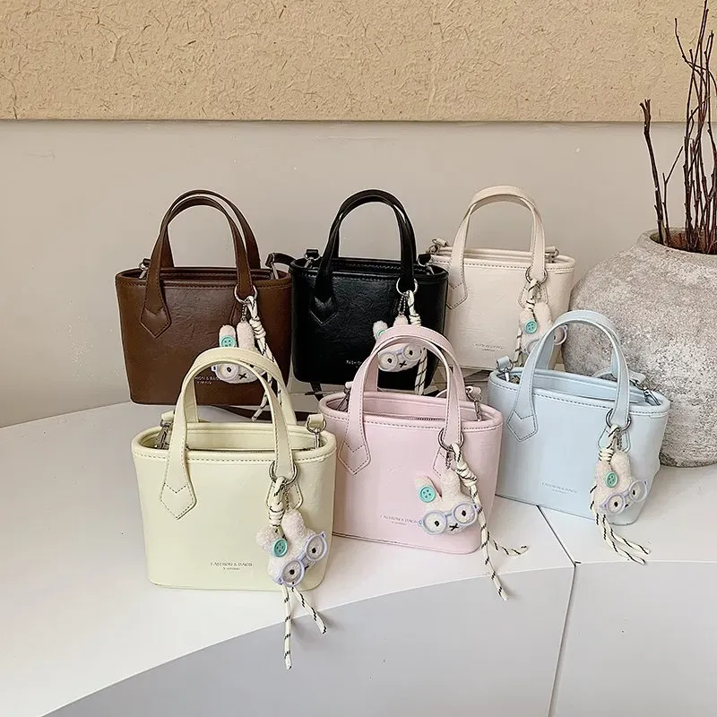 Tas Selempang Wanita Bahan PU Sintetis Polos Warna Hitam Bentuk Kotak Tali Lebar Katalog Grosir