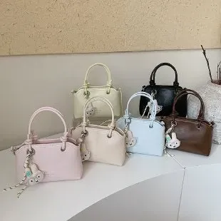 Tas Selempang Wanita Bahan PU Sintetis Polos Warna Hitam Bentuk Kotak Tali Lebar Katalog Grosir