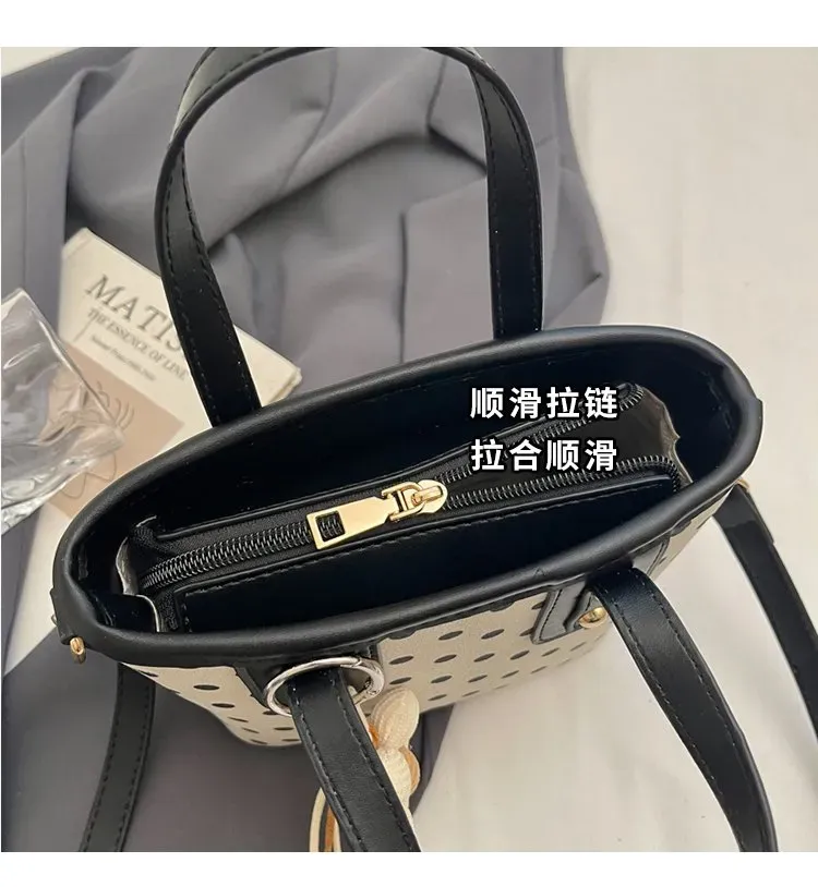 Tas Selempang Wanita Bahan PU Sintetis Motif Polkadot Warna Hitam Bentuk Kotak Resleting