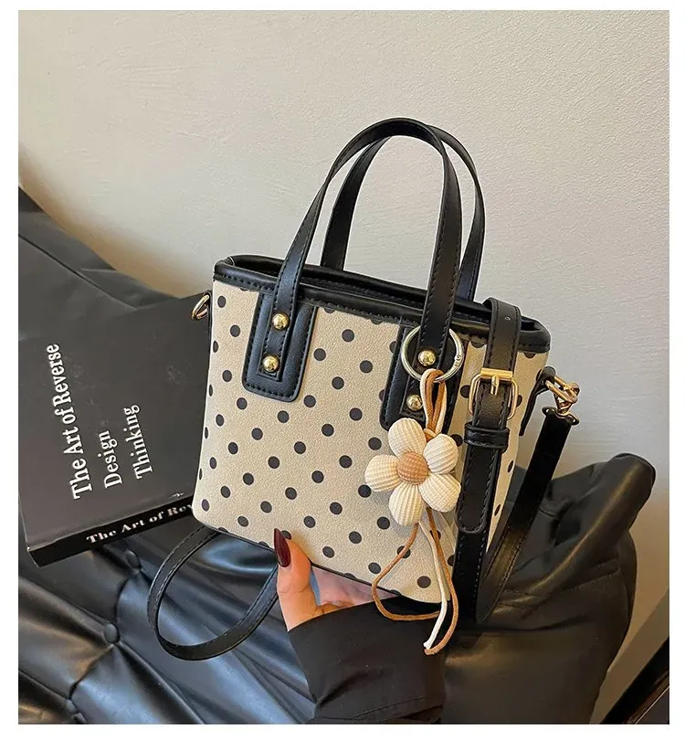 Tas Selempang Wanita Bahan PU Sintetis Motif Polkadot Warna Hitam Bentuk Kotak Resleting