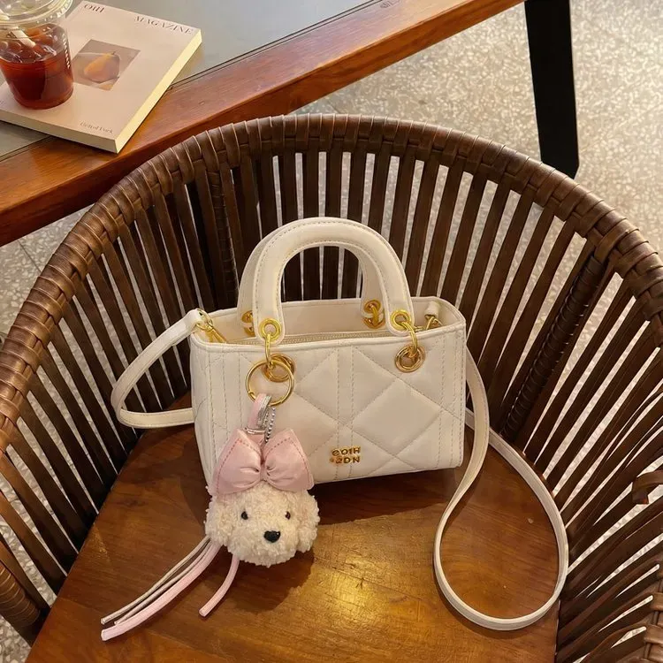 Tas Selempang Wanita Bahan PU Sintetis Polos Bentuk Kotak Tali Panjang Resleting Grosir Import
