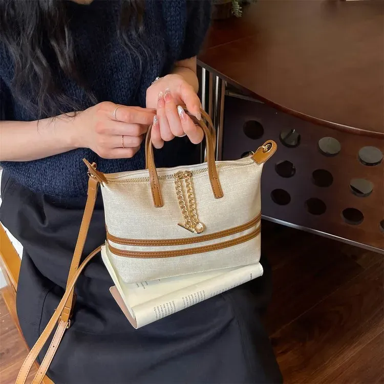 Tas Selempang Wanita Bahan PU Sintetis Polos Bentuk Kotak Tali Panjang Resleting Grosir Import