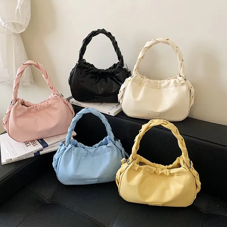 Tas Selempang Wanita Bahan PU Sintetis Motif Polkadot Warna Hitam Bentuk Grosir Import