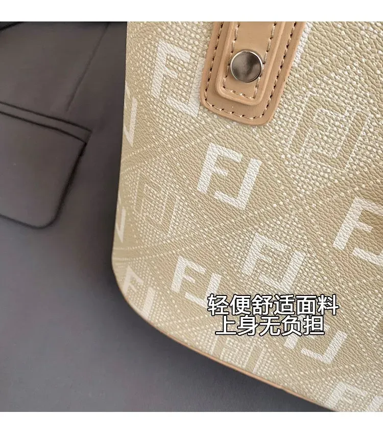 Tas Selempang Wanita Bahan PU Sintetis Motif Print Warna Beige Bentuk Kotak Tali Koleksi