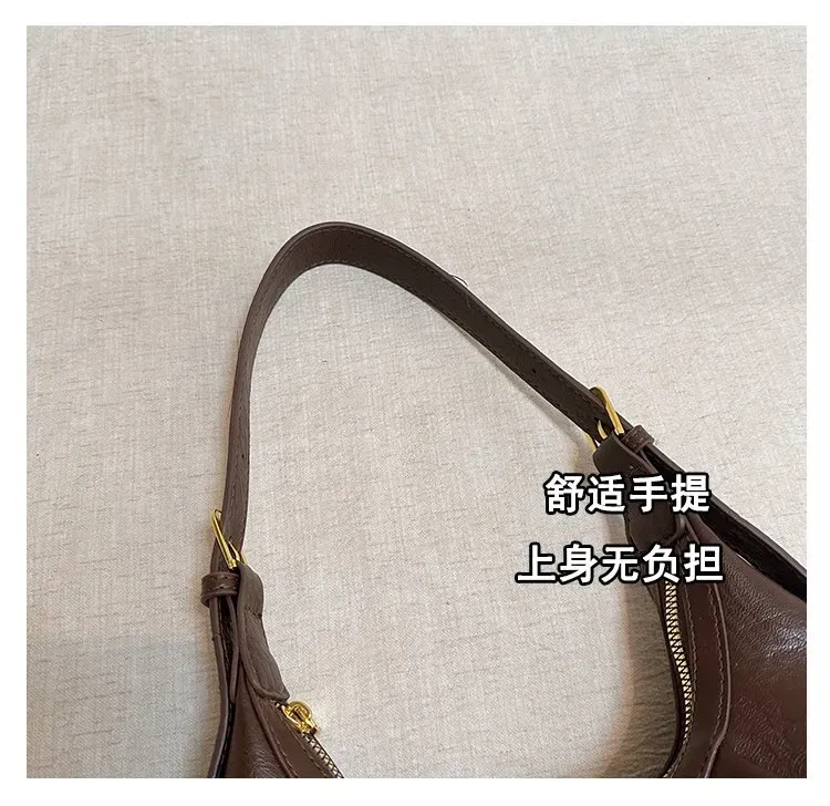 Tas Selempang Wanita Bahan PU Sintetis Polos Model Hobo Tali Panjang Resleting Model Minimalis