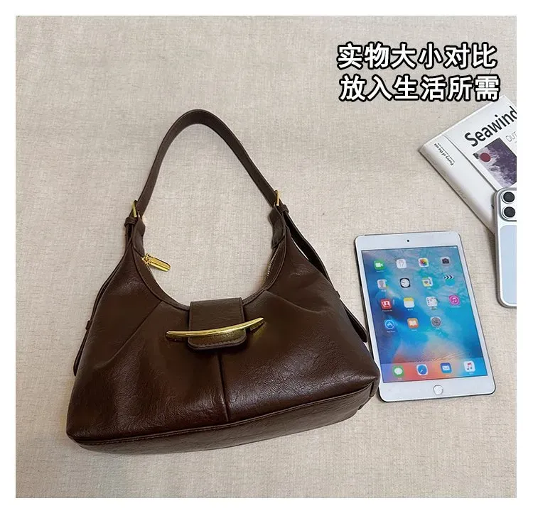 Tas Selempang Wanita Bahan PU Sintetis Polos Model Hobo Tali Panjang Resleting Model Minimalis
