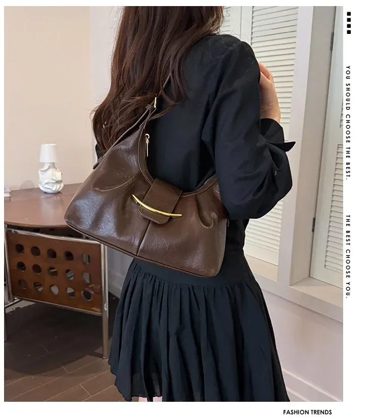 Tas Selempang Wanita Bahan PU Sintetis Polos Model Hobo Tali Panjang Resleting Model Minimalis