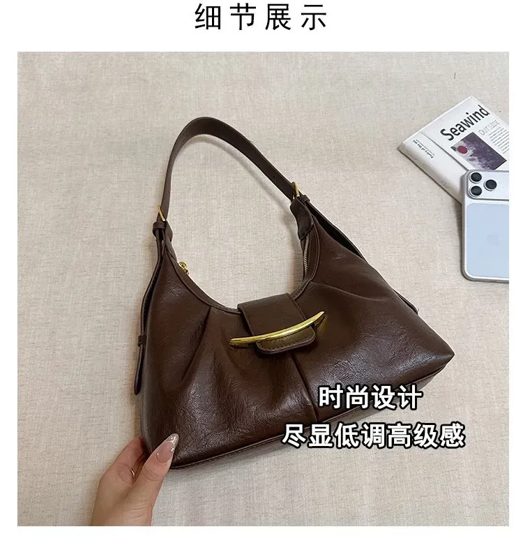 Tas Selempang Wanita Bahan PU Sintetis Polos Model Hobo Tali Panjang Resleting Model Minimalis