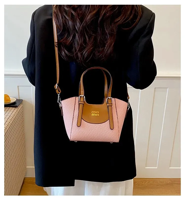 Tas Selempang Wanita Bahan PU Sintetis Motif Print Warna Abu-Abu Bentuk Kotak Grosir Import