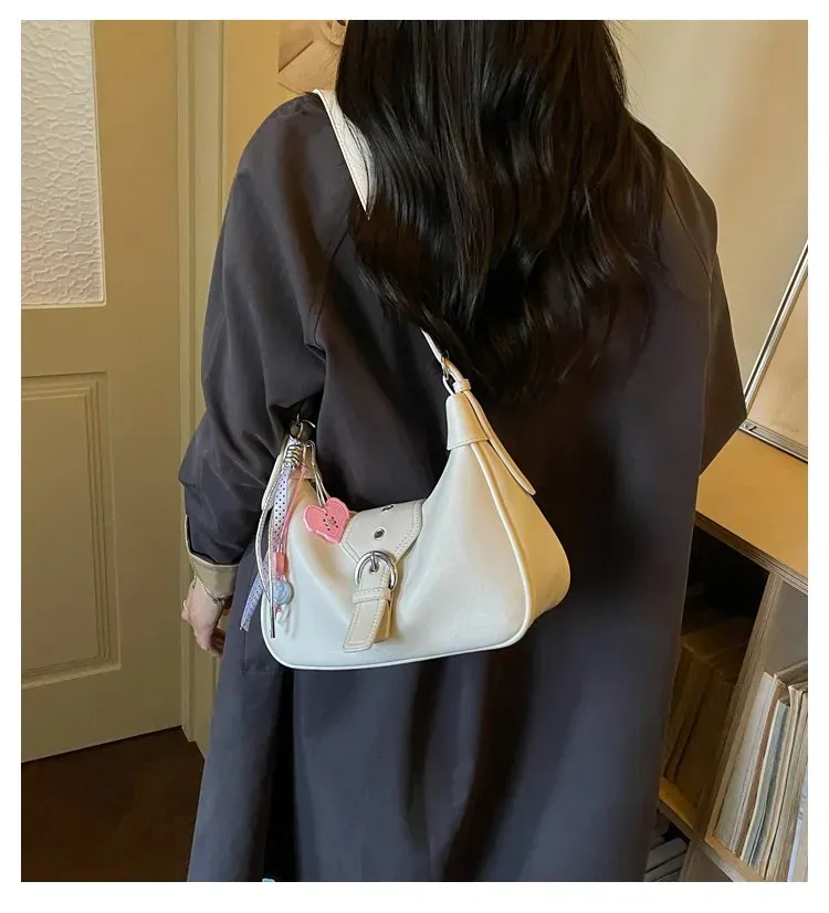 Tas Selempang Wanita Bahan PU Sintetis Polos Model Hobo Tali Panjang Resleting Koleksi Reseller
